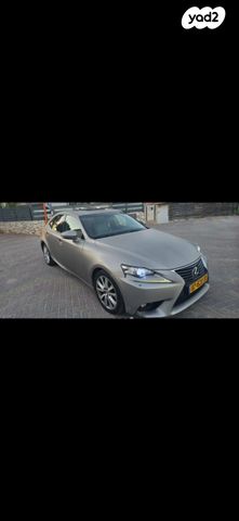 IS Executive 300h היברידי אוט׳ 2.5 (181 כ״ס) [2016-2017]