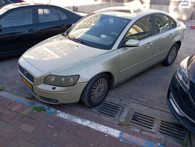 וולוו S40