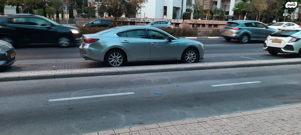 מודעת רכב מאזדה 6