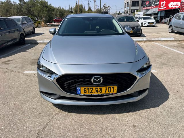 מודעת רכב מאזדה 3