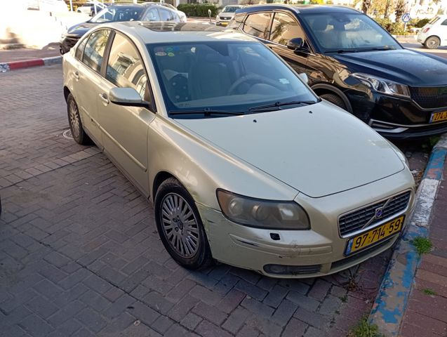 וולוו S40