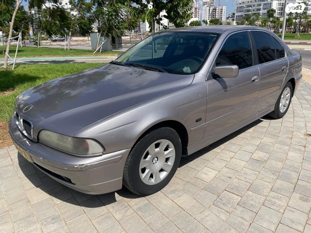 סדרה 5 Exclusive 525i אוט׳ 2.5 (193 כ״ס)