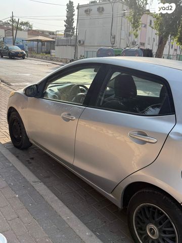 מודעת רכב מאזדה 2