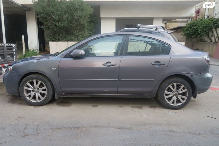 מודעת רכב מאזדה 3