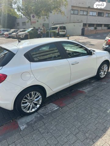 אלפא רומיאו ג'ולייטה