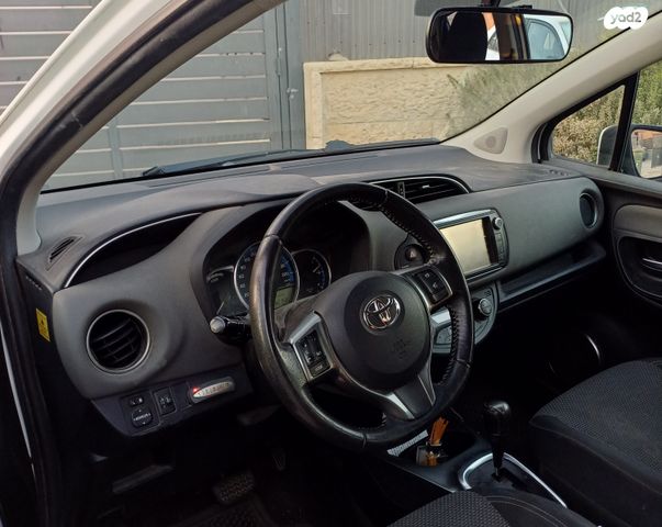 טויוטה יאריס