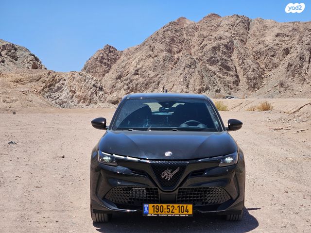 מודעת רכב אלפא רומיאו ג'וניור