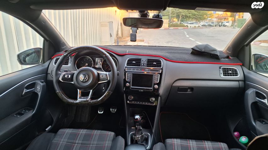 פולקסווגן פולו 