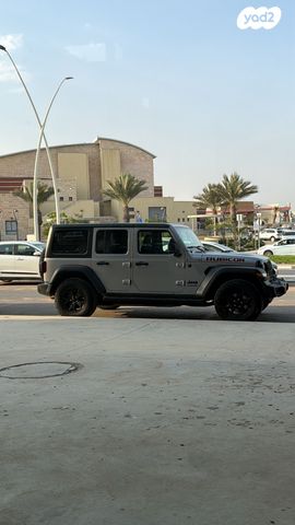 מודעת רכב ג'יפ רנגלר