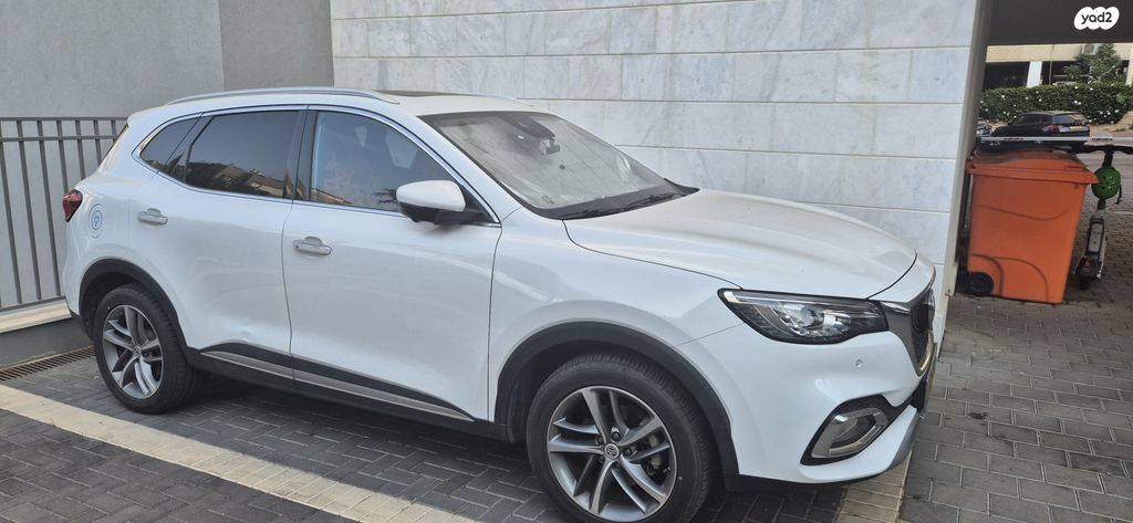 מודעת רכב אם ג'י EHS PHEV