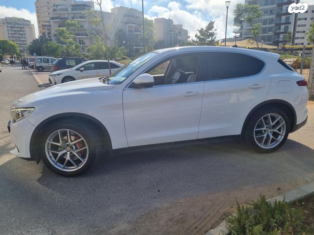 מודעת רכב אלפא רומיאו סטלביו