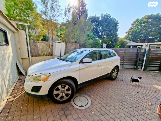 XC60 4X2 Kinetic אוט׳ בנזין 2.0 (240 כ״ס)