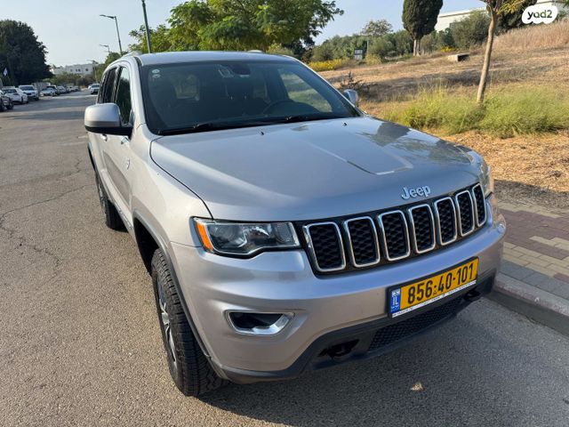 מודעת רכב ג'יפ גרנד צ'ירוקי