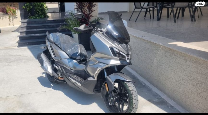 מודעת רכב סאן יאנג ADX 300