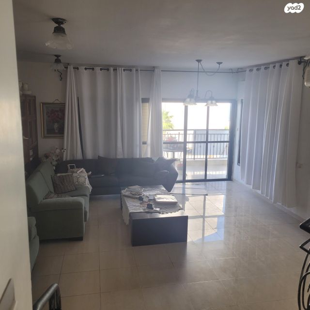 דירה, אחד העם 50, שיכון עובדים, טבריה