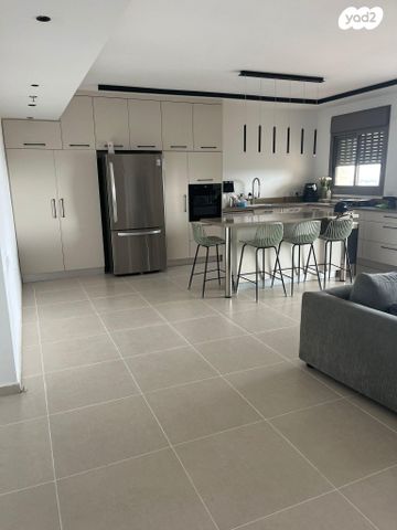 שושנה דמארי 17