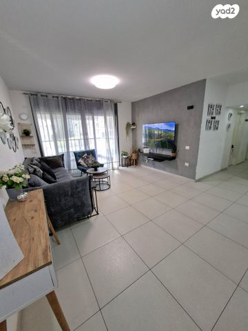 שדרות האלונים 20