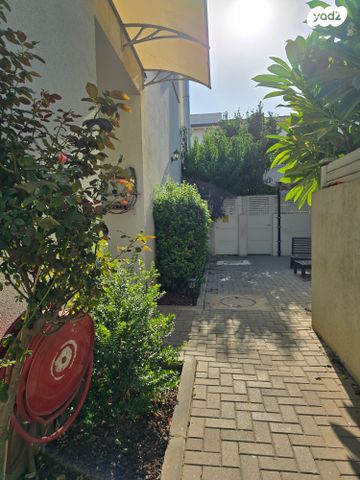 דו משפחתי, מניה שוחט 2, בר לב, מזכרת בתיה