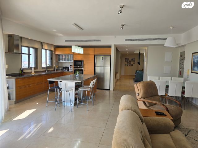 גג/ פנטהאוז, התורן 9, נאות רבין, יבנה