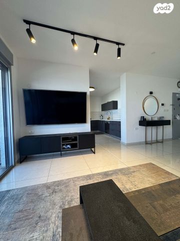 גג/ פנטהאוז, אריק איינשטיין 1, קרית רבין, חולון