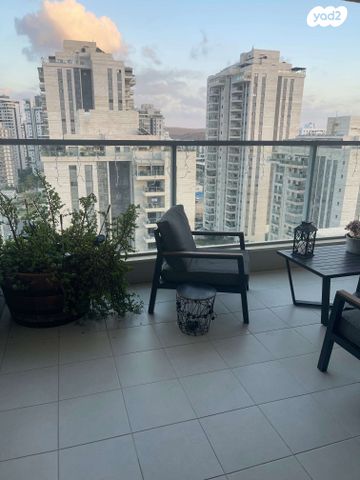 ניסים אלוני 14