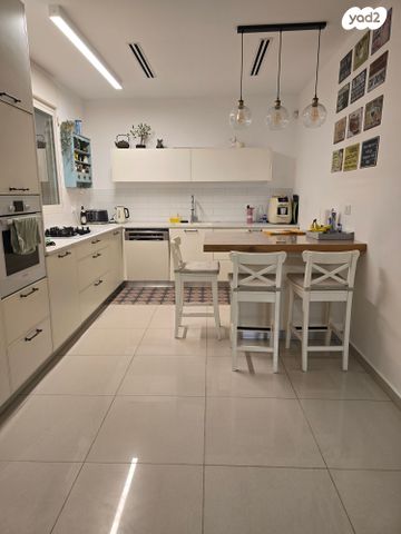 דו משפחתי, מניה שוחט 2, בר לב, מזכרת בתיה