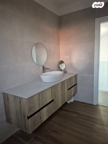 בית פרטי/ קוטג', אפיקי מים 5, באר גנים, באר גנים