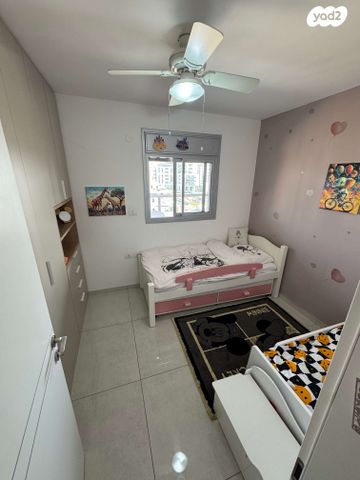 גג/ פנטהאוז, אריק איינשטיין 1, קרית רבין, חולון