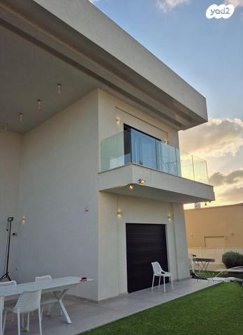 בית פרטי/ קוטג', אפיקי מים 5, באר גנים, באר גנים