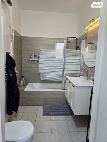 דו משפחתי, מניה שוחט 2, בר לב, מזכרת בתיה