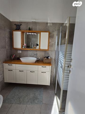 דו משפחתי, מניה שוחט 2, בר לב, מזכרת בתיה