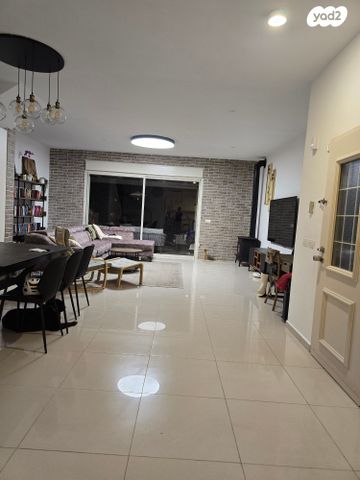 דו משפחתי, מניה שוחט 2, בר לב, מזכרת בתיה