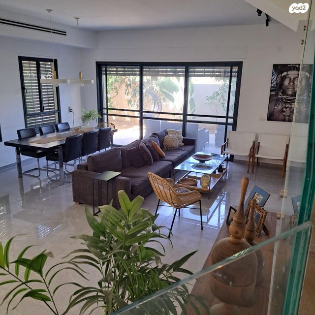 דו משפחתי, שבט שמעון 10, שאר העיר, קדימה צורן