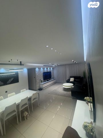 דירה, אהוד מנור 2, קרית אילון, חולון