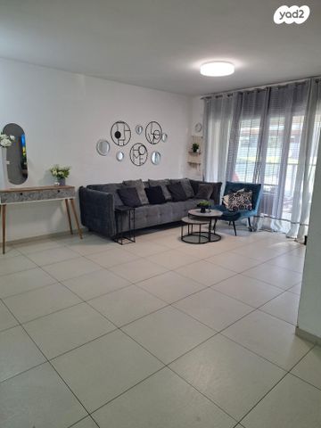 דירה, שדרות האלונים 20, פארק המושבה, באר יעקב