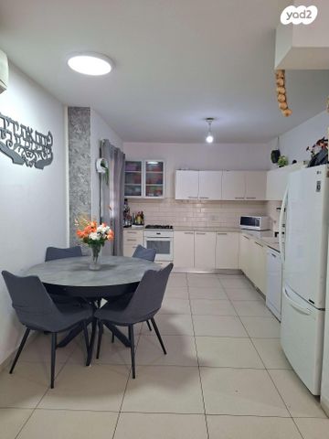 דירה, שדרות האלונים 20, פארק המושבה, באר יעקב