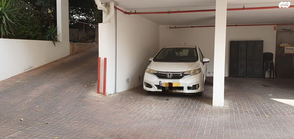 פועלי הרכבת 27