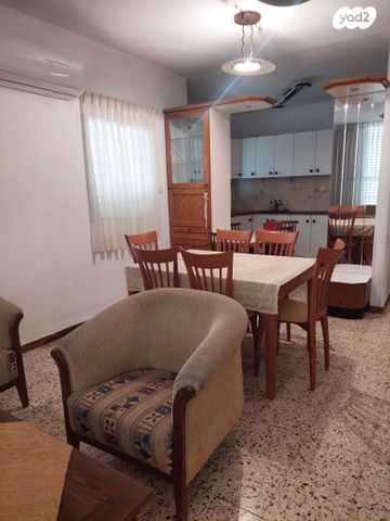 האחים אוסטשינסקי 8