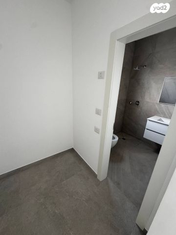 דירה, נעמי שמר 8, נאות אפק, אפקה, קרית ביאליק