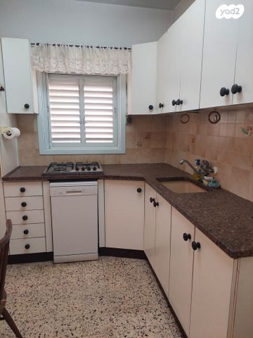 דירה, האחים אוסטשינסקי 8, ראשונים, ראשון לציון