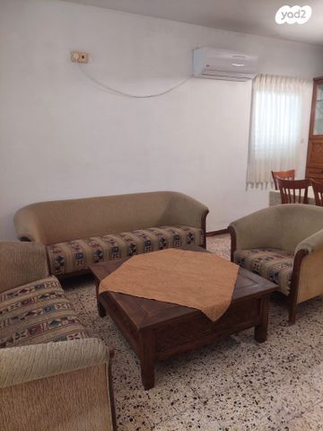 דירה, האחים אוסטשינסקי 8, ראשונים, ראשון לציון