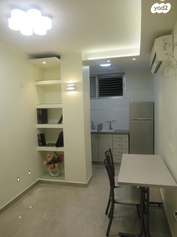 יחידת דיור, הרב קלישר 12, הפועל המזרחי ה', שיכון ה', בני ברק