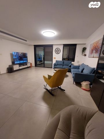 גג/ פנטהאוז, הרב אבא אבוחצירה, שדרות בפארק, שדרות