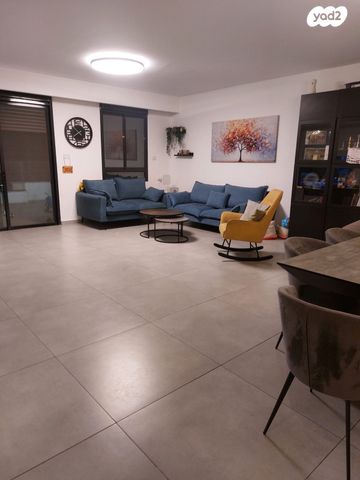 גג/ פנטהאוז, הרב אבא אבוחצירה, שדרות בפארק, שדרות