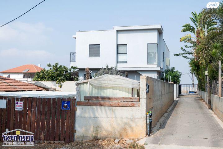 דו משפחתי, ששת הימים, הרקפות, ראש העין