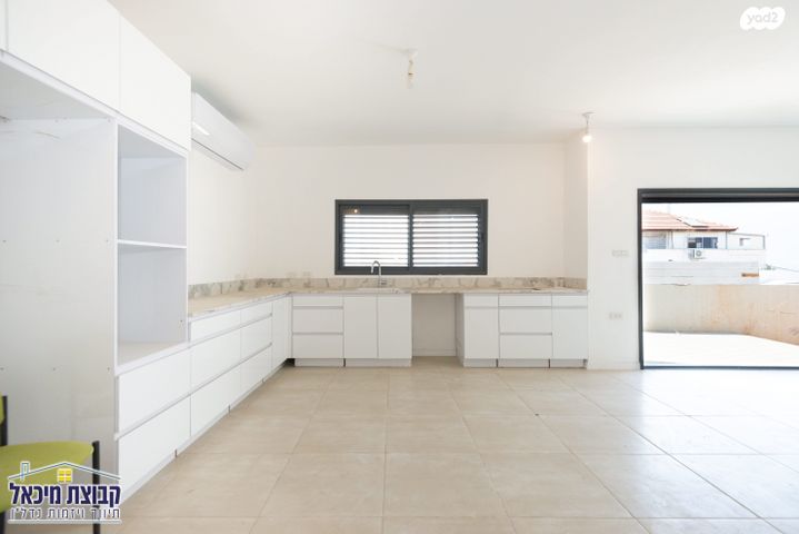 דו משפחתי, ששת הימים, הרקפות, ראש העין