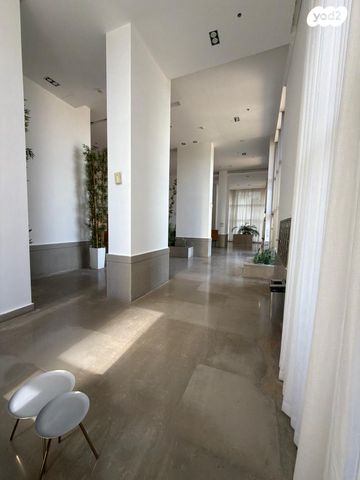 דירה, אהוד מנור, עיר ימים, נתניה