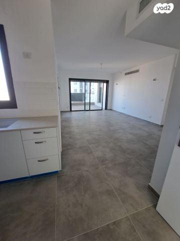 דירה, אמנון ליפקין שחק 3, נוף הטיילת, נתניה