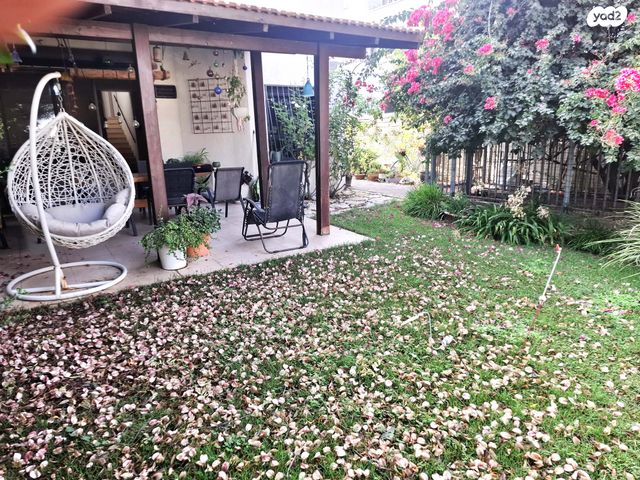 דו משפחתי, נעלה