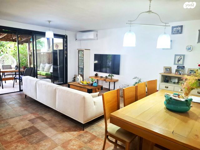 דו משפחתי, נעלה